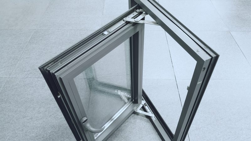 封阳台的施工工艺直接影响到其使用效果和安全性。以下是一些施工过程中的注意事项：